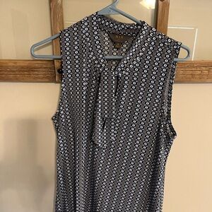 Mi Blue and White Patterned Sleeveless Blouse